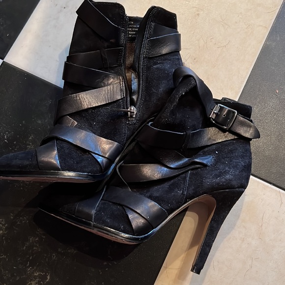 Sam Edelman black suede high heel ankle boot size 6 - Picture 2 of 3